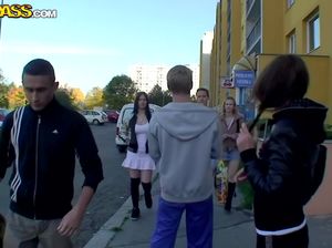 Питерские студенты привели телок домой и напоили их