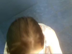 Русский кобель вдул девке в анус в ванной