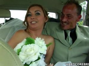 Жених решил трахнуть невесту после свадьбы