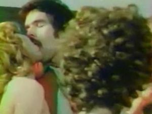 Винтажный секс фильм с сюжетом "Анкета о сексе" [1977]