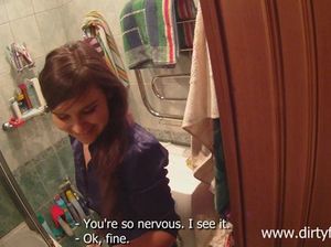 Русский пикапер трахает в ванной новую подругу